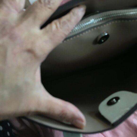 white bag - Picture 4 of 4